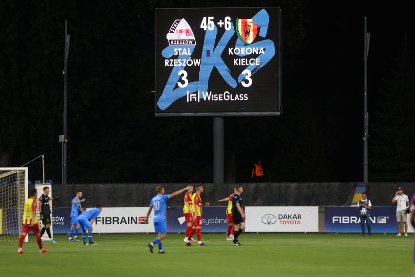 Korona Kielce w rzutach karnych 7:6 wygrała ze Stalą Rzeszów i awansowała do 1/16 Fortuna Pucharu Polski. Były ogromne emocje!