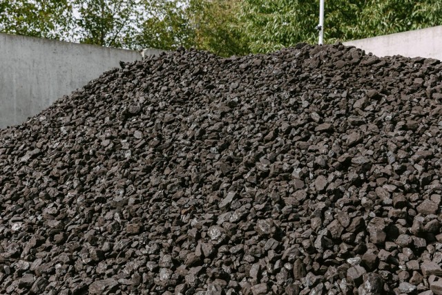 Węgiel jest dziś towarem bardzo pożądanym, a zarazem trudno dostępnym i drogim.