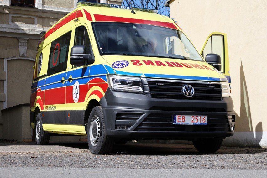 Do szpitala w Kluczborku trafił nowy ambulans ratownictwa...