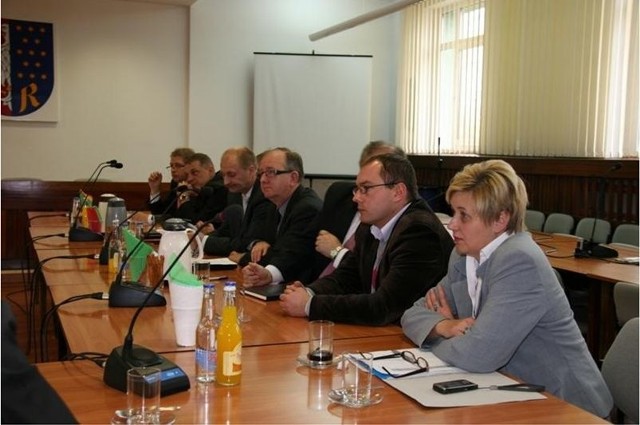 W spotkaniu wzięli udział wójtowie i burmistrzowie z terenu powiatu radomskiego oraz władze starostwa powiatowego.