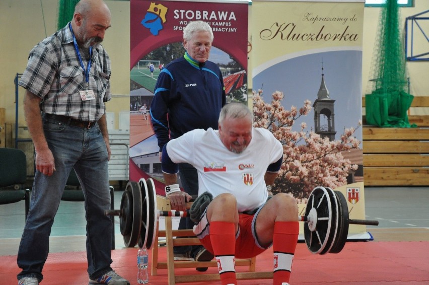 Jerzy Krzciuk, kulturysta z Kluczborka, zrobił 50 pompek...