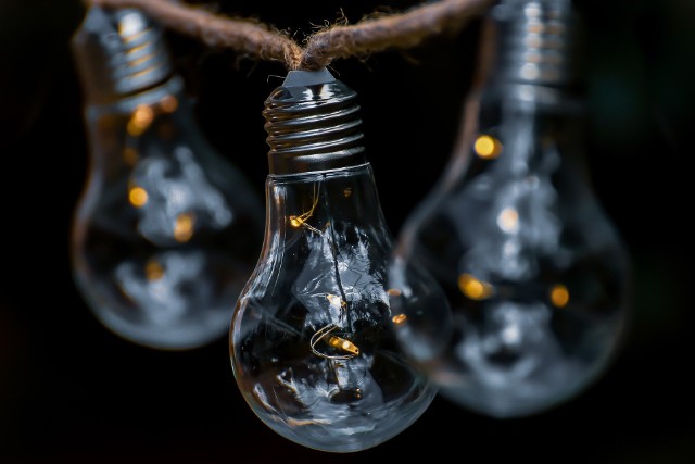 Na przełomie stycznia i lutego firma Enea w wielu miejscach zaplanowała tymczasowe wyłączenia prądu. Sprawdźcie, czy będziecie mieli prąd w swoich domach.