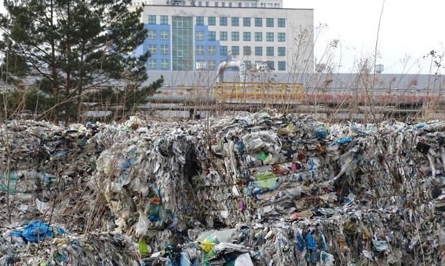 Ekolodzy alarmują o kolejnych uciążliwych inwestycjach w Oświęcimiu. Przy okazji przypominają niedawną inwestycję firmy N-Recykling, po której pozostały tylko wielkie hałdy odpadów