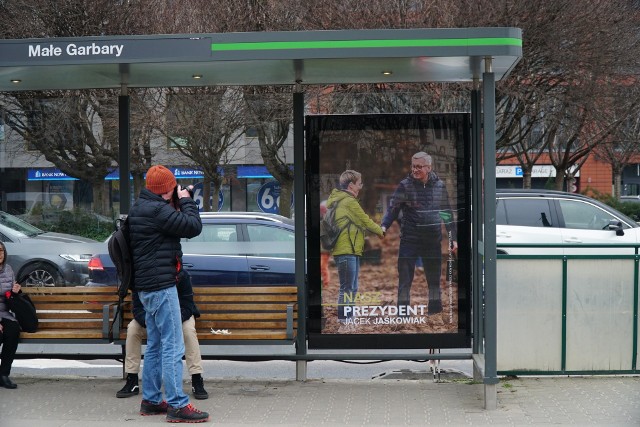 Plakat Jacka Jaśkowiaka z radną miejską Dorota Bonk-Hammermaister.