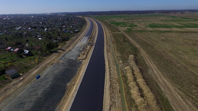 Koszalin-JamnoW naszym regionie trwa realizacja drogi ekspresowej S6. Jak wyglądały prace przy budowie obwodnicy Koszalina i Sianowa w kwietniu? Zapraszamy do obejrzenia galerii zdjęć.Zobacz także Konferencja dotycząca budowy drogi S6