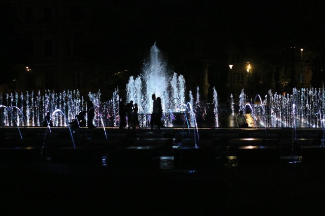 Od najbliższego weekendu będzie mogli oglądać pokazy multimedialnej fontanny na pl. Litewskim