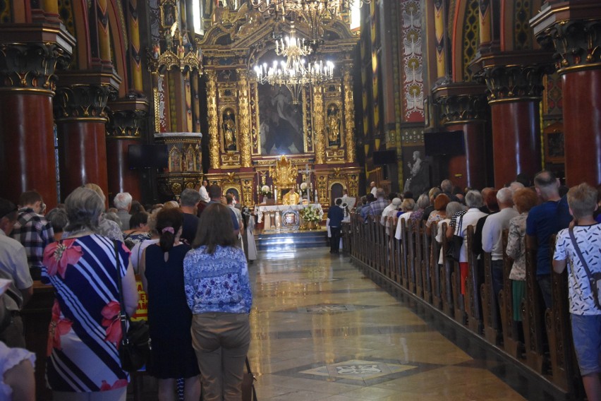 Tradycją jest organizowana z tej okazji procesja. Jedna z...