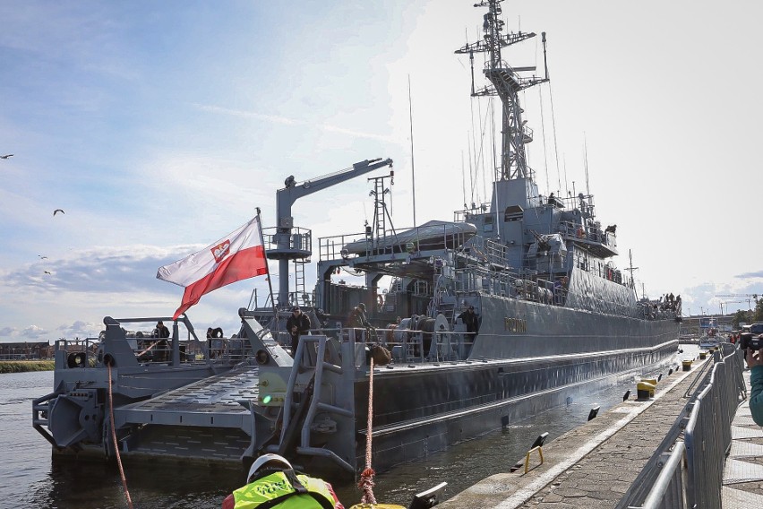 20 lat Korpusu NATO w Szczecinie. Przy nabrzeżach zacumują okręty wojenne. Dziś wpłynął ORP Poznań 