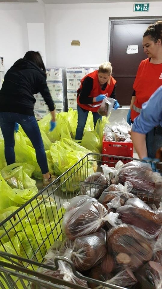 Proszowice. Świąteczne paczki dowieźli do domów