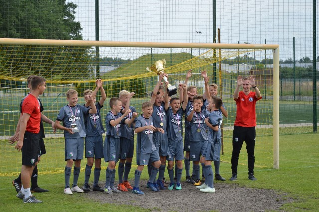 Rodło Cup 2018. Zwycięska drużyna - Legia Warszawa - z pucharem.