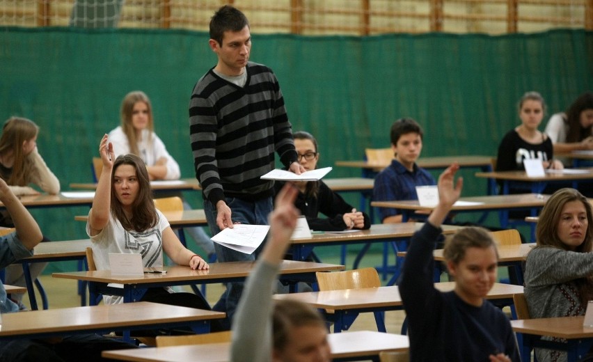 PRÓBNY TEST GIMNAZJALNY 2013 Z OPERONEM. CZĘŚĆ HUMANISTYCZNA...