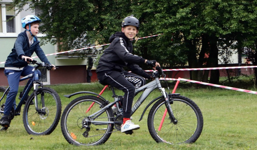 Rowerowo-deskorolkowy Dzień Dziecka na osadzie Grud w...