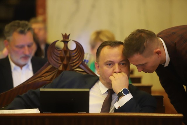 Nadzwyczajna sesja w Sejmiku Śląskim, podczas której marszałek Jakub Chełstowski odszedł z PiS do Tak! Dla Polski, 21.11.2022