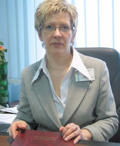 Małgorzata Lachowicz - Murawska ma 49 lat, należy do Platformy Obywatelskiej, absolwentka bibliotekoznawstwa i informacji naukowej WSP w Zielonej Górze, dyrektor Miejskiej Biblioteki Publicznej w latach 1991 - 2006. Hobby: literatura, szczególnie pamiętniki i dzienniki.