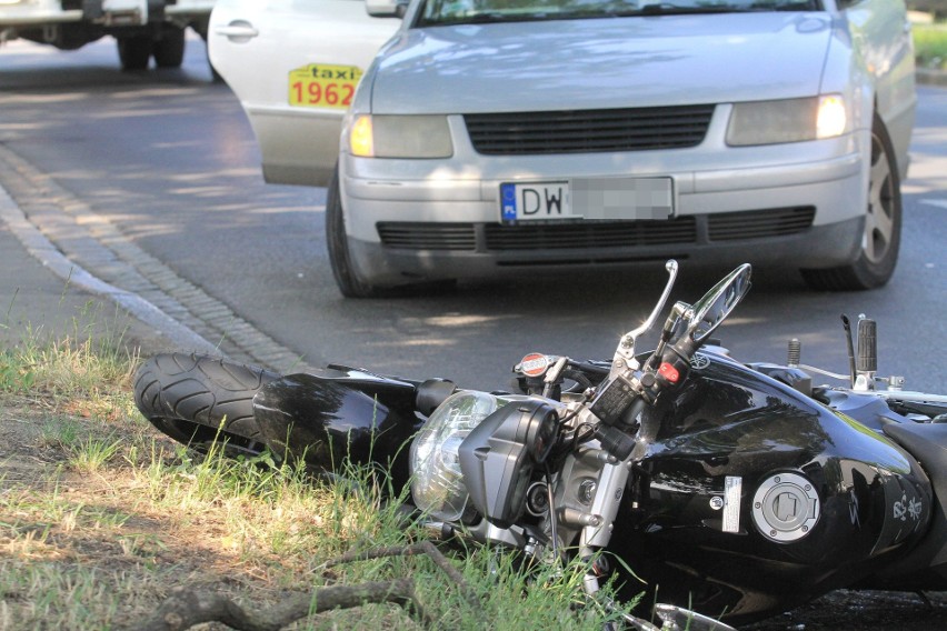 Wypadek na Brücknera. Taksówka zderzyła się z motocyklem