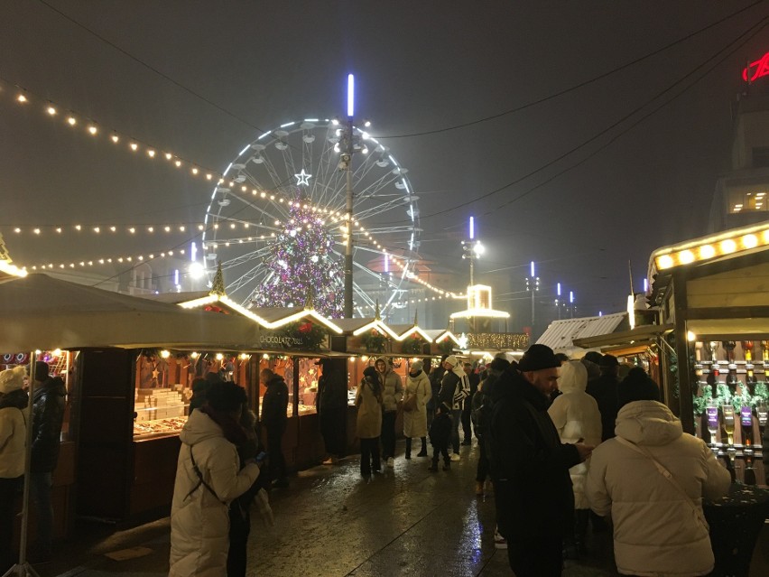 Jarmark Bożonarodzeniowy w Katowicach wciąż przyciąga tłumy....