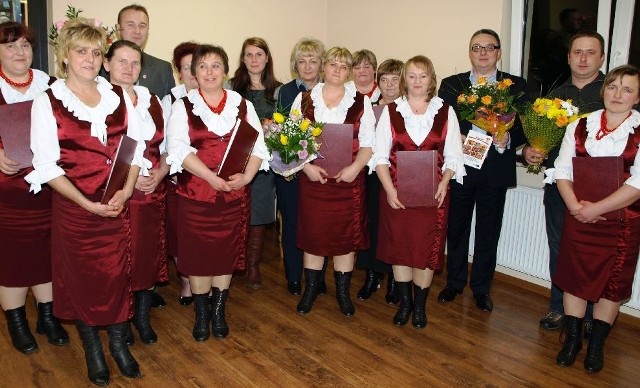 Panie z Koła Gospodyń Wiejskich w Woli Jachowej uczestniczące w unijnym projekcie na zakończenie otrzymały pamiątkowe dyplomy.