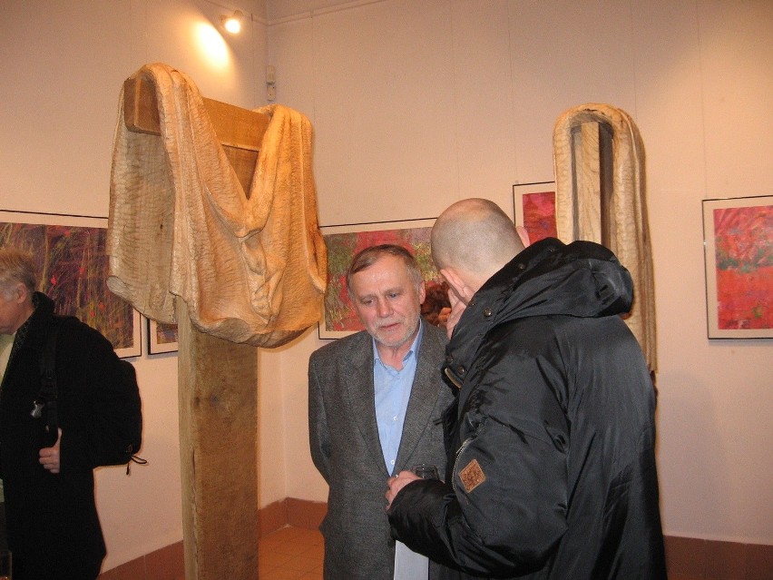 Henryk Sikora wymieniał uwagi z radomskim artystą, Andrzejem...