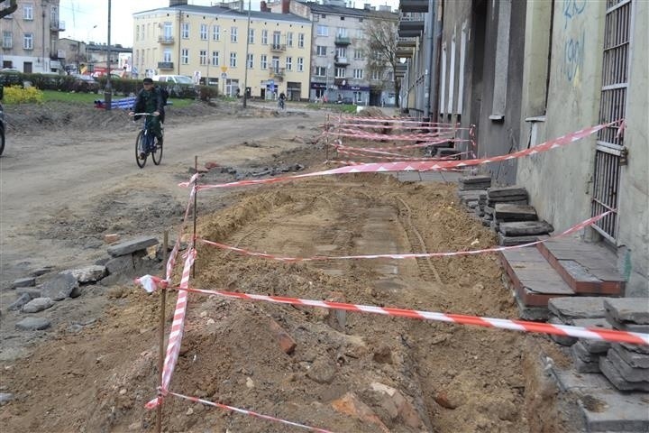 Częstochowa: Prace na ulicy Nadrzecznej znów wstrzymano. Odkryto cmentarz choleryczny z XIX wieku