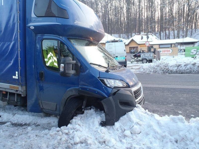 Nawojowa. Ojciec i syn ranni w wypadku na drodze do Krynicy