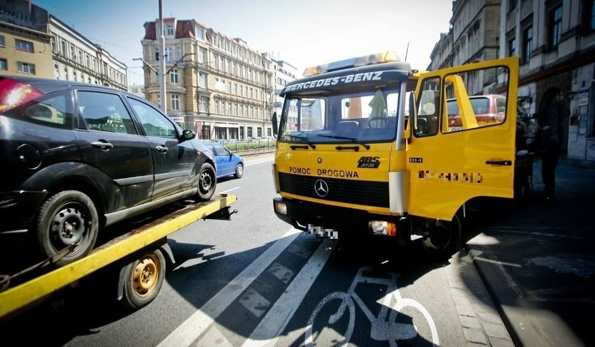 Niektórzy mówią, że "to hieny". A ile tak naprawdę zarabiają...