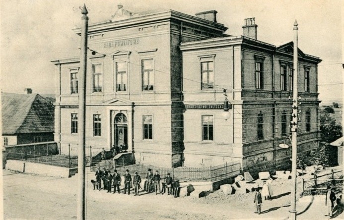 Budynek Rady Powiatowej w Jaśle przy ul. Kościuszki. To w...