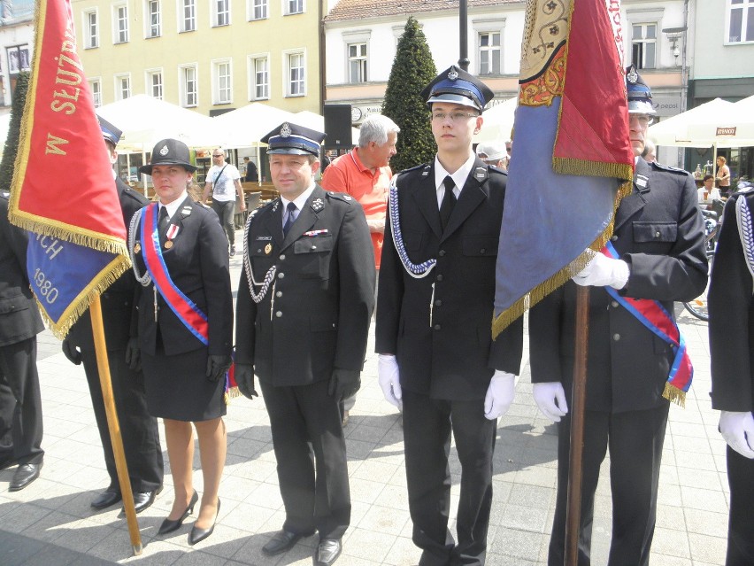 Uroczysty apel z okazji Dnia Strażaka na rynku w Rybniku