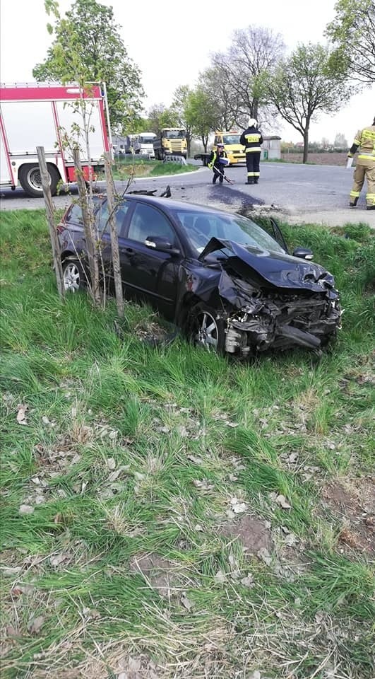 Trzy osoby ranne w wypadku na drodze Wrocław - Strzelin