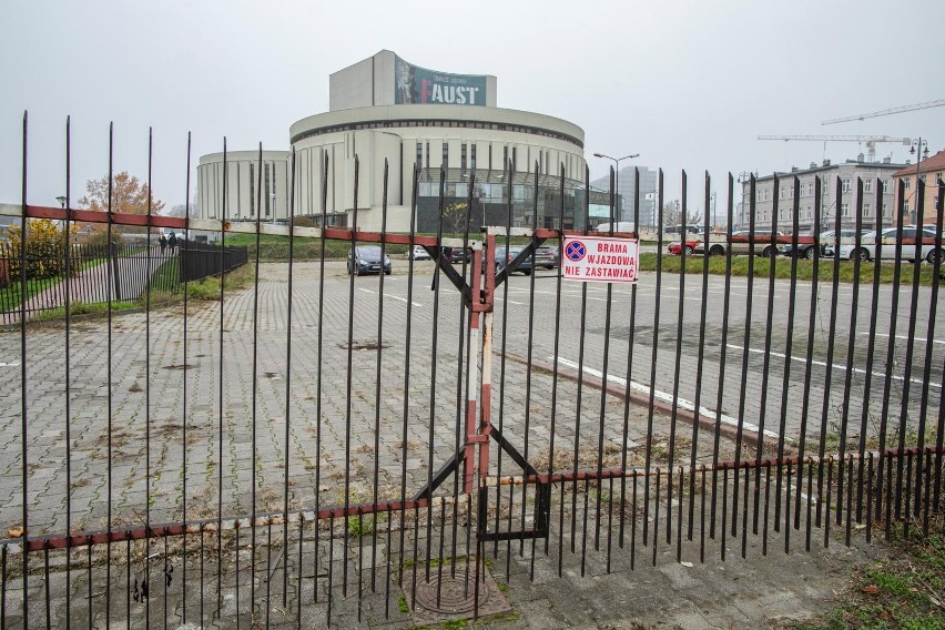 Postępowanie przetargowe w sprawie budowy czwartego kręgu...