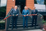 Kraków. AGH ma nowy budynek dla naukowców i studentów. Żeby go zbudować, przesadzono w inne miejsce ponad 30-letnią lipę