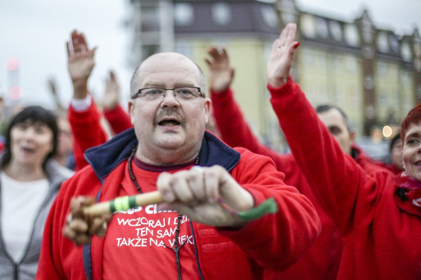 Pomimo zapowiedzi o odwołaniu protestów przeciwko...