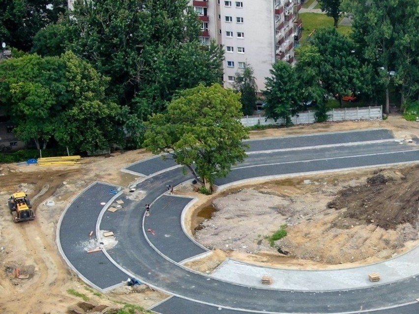 Drzewo na parkingu przy Opolu Zachodnim - stan na połowę...