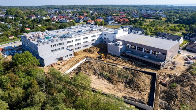 Budowa nowego obiektu szkolnego w rejonie ulicy Kredowej posuwa się do przodu