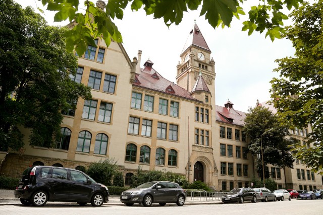 Jednym z obiektów, o którym opowie przewodnik studentów z Cardo, jest budynek Wydziału Architektury Politechniki Wrocławskiej