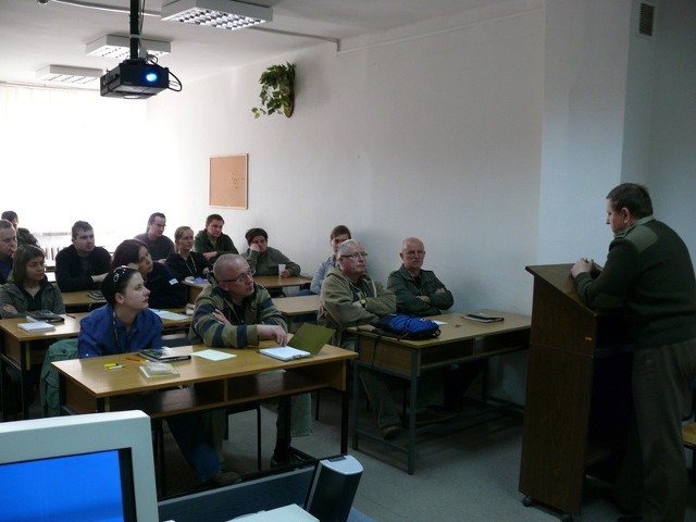 Uczestników szkolenia dla dziennikarzy powitał we wtorek komendant Centrum Szkolenia Na Potrzeby Sił Pokojowych w Kielcach - pułkownik Janusz Falecki.