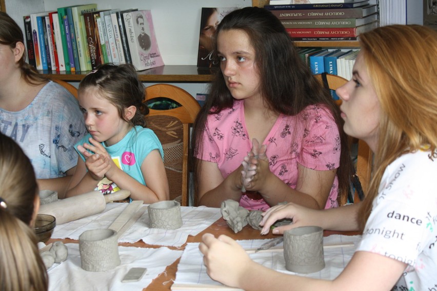 Sposób na wakacyjną nudę w Gminnych Bibliotekach Publicznych w Starej Wsi [ZDJĘCIA]