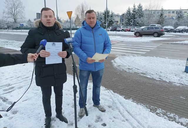 Radni miejscy PiS Henryk Dębowski i Paweł Myszkowski interpelują do prezydenta Białegostoku w sprawie budowy w mieście inteligentnych - aktywnych przejść dla pieszych.