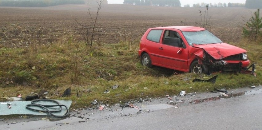 Volkswagen zderzył się czołowo z cinquecento na prostej drodze! (zdjęcia)