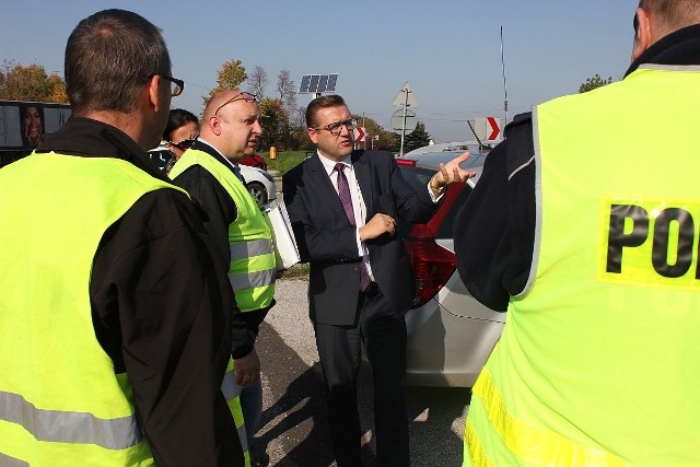 Wójt gminy Mniów Mariusz Adamczyk w tym tygodniu rozmawiał z przedstawicielami policji oraz inspekcji drogowej na temat ustawienia fotoradaru na Raszówce w ciągu drogi krajowej numer 74. 