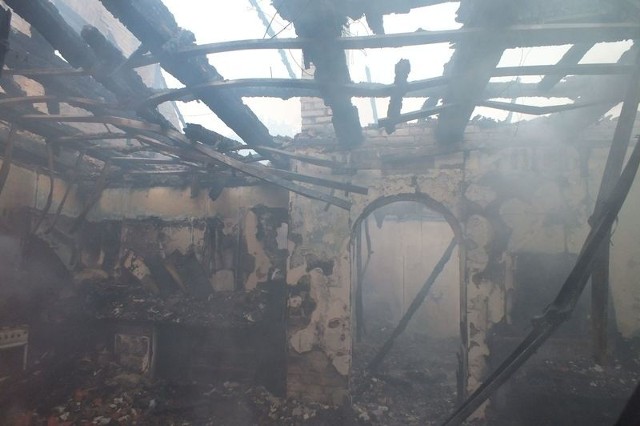 Poszkodowana rodzina z Dębowa pragnie odbudować spalony dom.