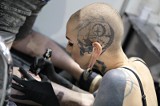 Tatuaże pod lupą UE: Niektóre substancje są rakotwórcze. Unia Europejska przyjrzy się substancjom wykorzystywanym do tatuażu i makijażu