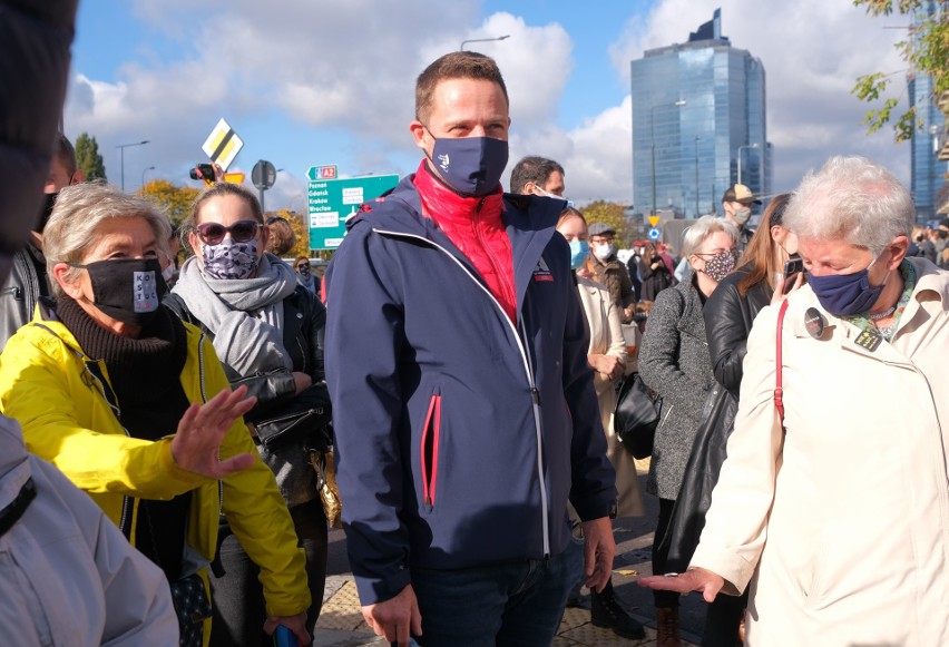 Warszawiacy protestują przeciwko decyzji TK ws. aborcji