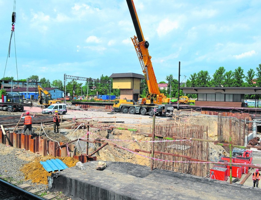 Remont obejmuje przebudowę peronów i torów wokół stacji