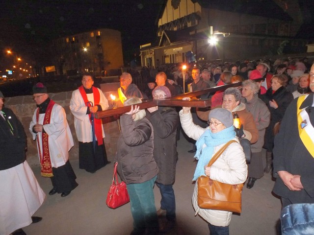 Krzyż misyjny będą niosły reprezentacje grup działających we wszystkich dziewięciu parafiach Starachowic, a nawet spoza Starachowic.