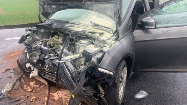 Czołowe zderzenie dwóch samochodów w gminie Malechowo