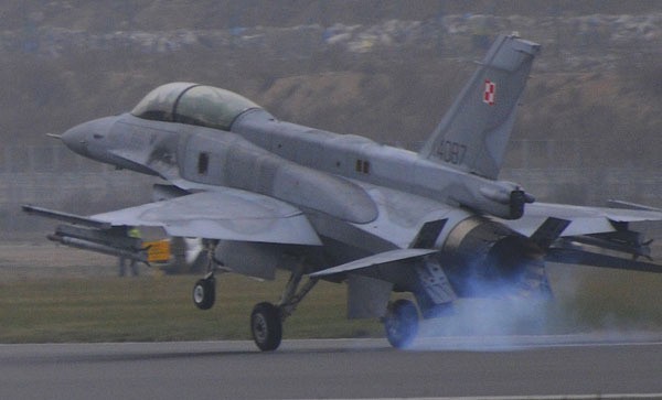 Awaryjne lądowanie F-16 w Łodzi!  (aktual.,zdjęcia, wideo)
