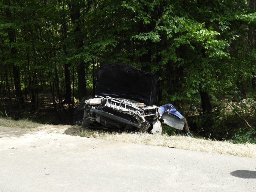 Służby otrzymały zgłoszenie o wypadku o godz. 13.58. Do...