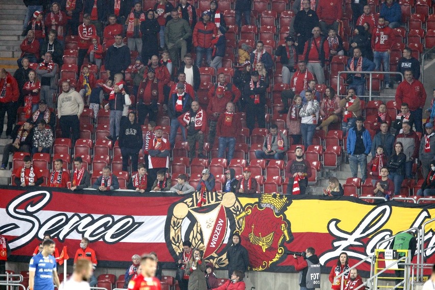 Kibice są wściekli. Polsat zmusza piłkarzy Widzewa do gry w piątki. ŁKS - Korona znów w niedzielę o 12.40 [ZDJĘCIA]