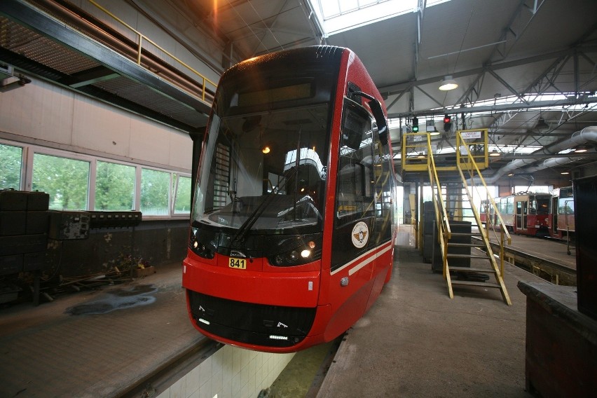 Tramwaje Śląskie testują nowe Twisty w Będzinie. Po zajezdni...