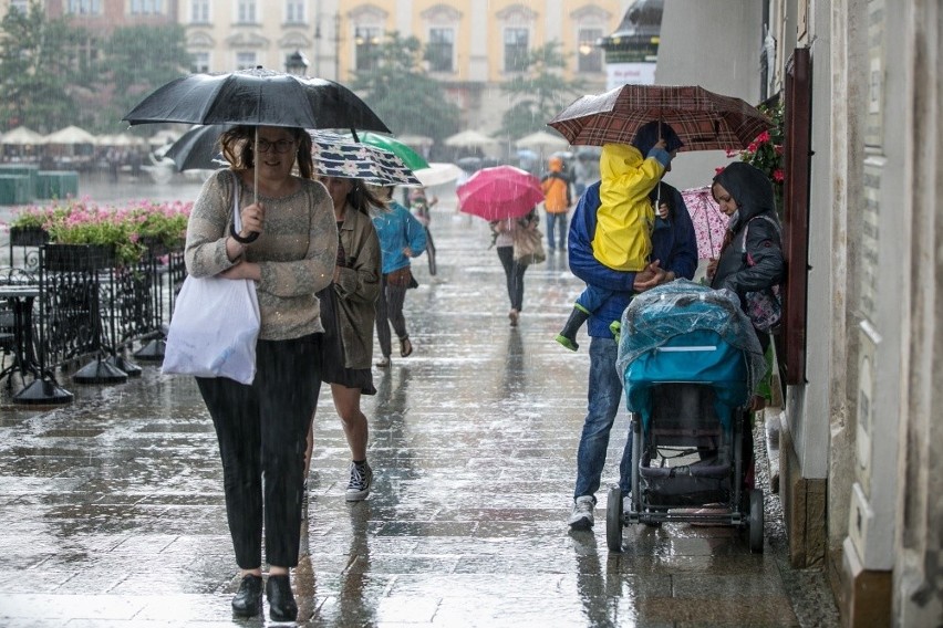 Fatalne prognozy dla Małopolski. Będzie mocno padać, mogą wylać rzeki [OSTRZEŻENIE IMGW]